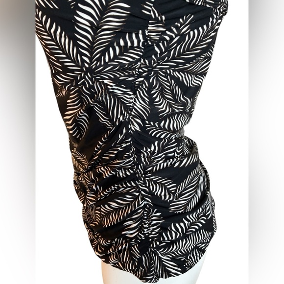 CoCo Reef Black Botanical Print Tankini with Built in Underwire Bra - Picture 2 of 14